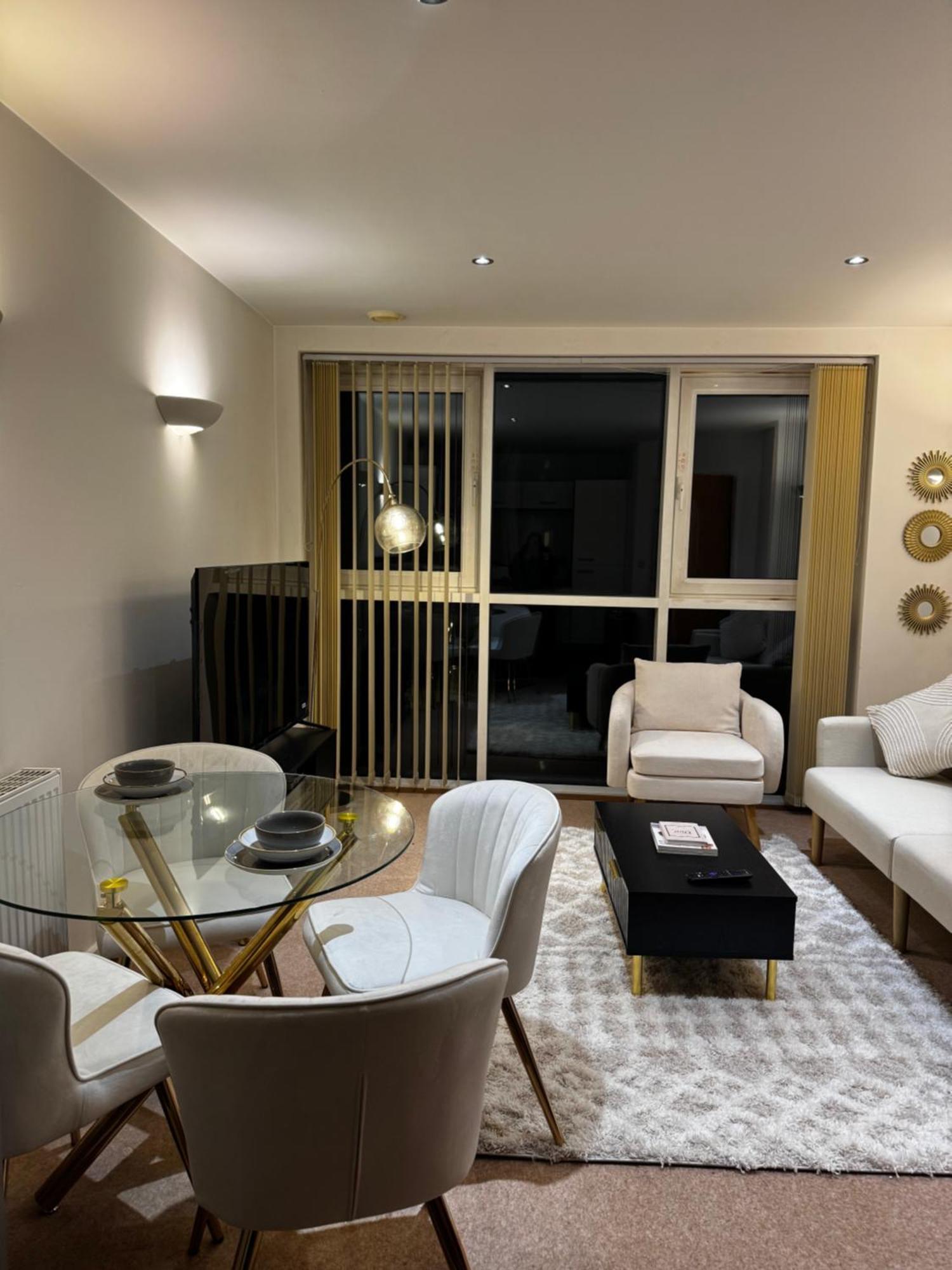 Entire Flat Excel, Ifs Clouds, O2 Arena, Airport Apartment *