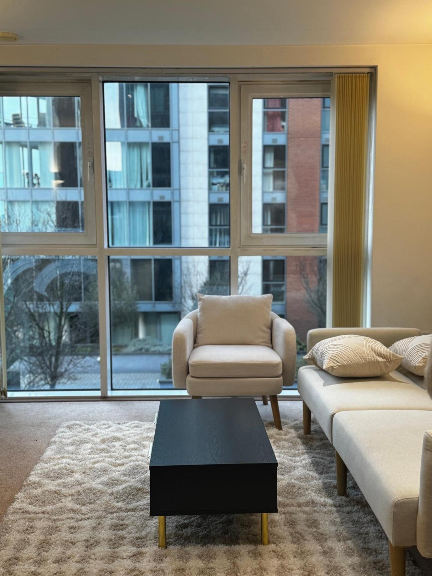 Entire Flat Excel, Ifs Clouds, O2 Arena, Airport Apartment *