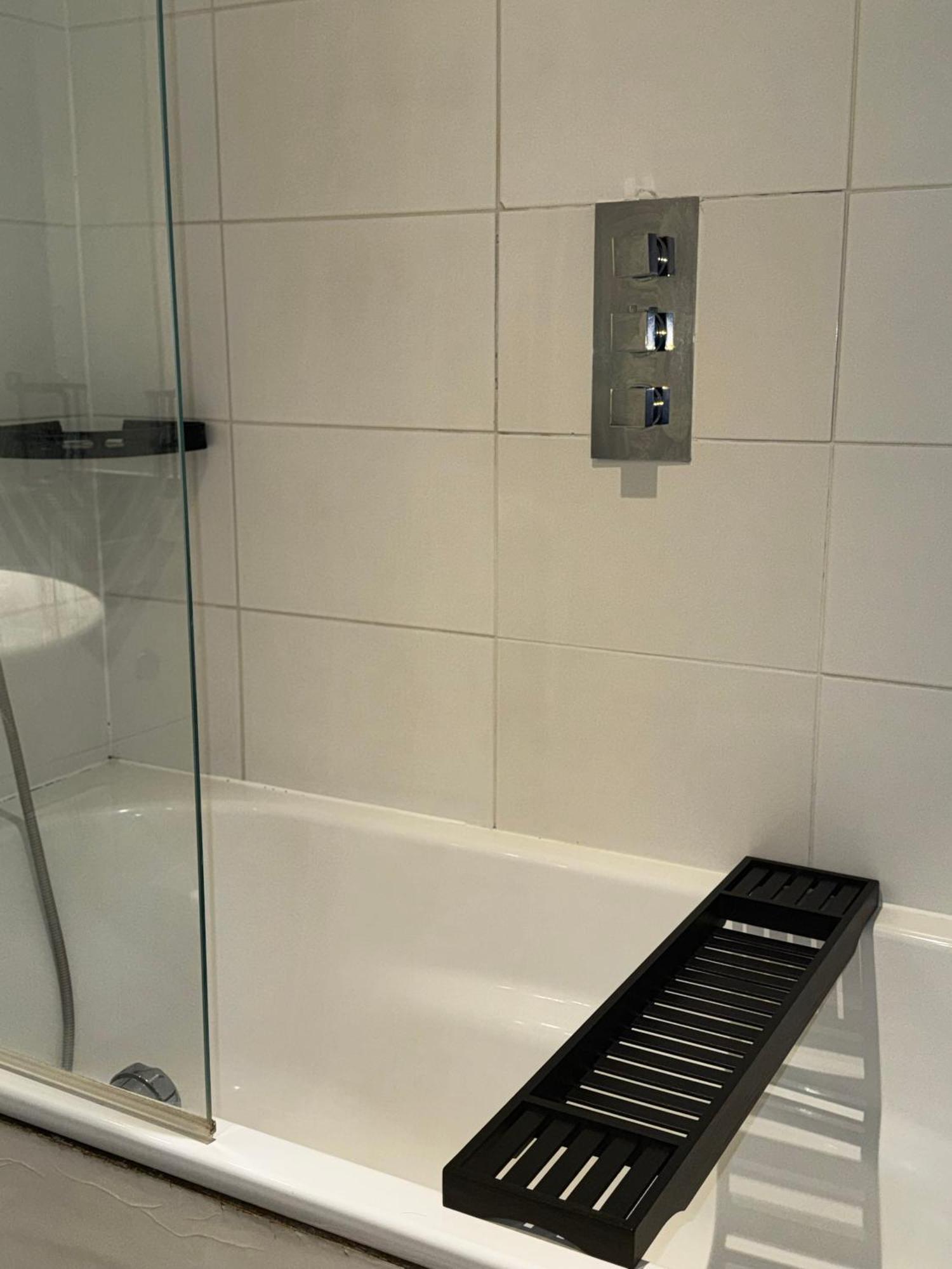Entire Flat Excel, Ifs Clouds, O2 Arena, Airport London
