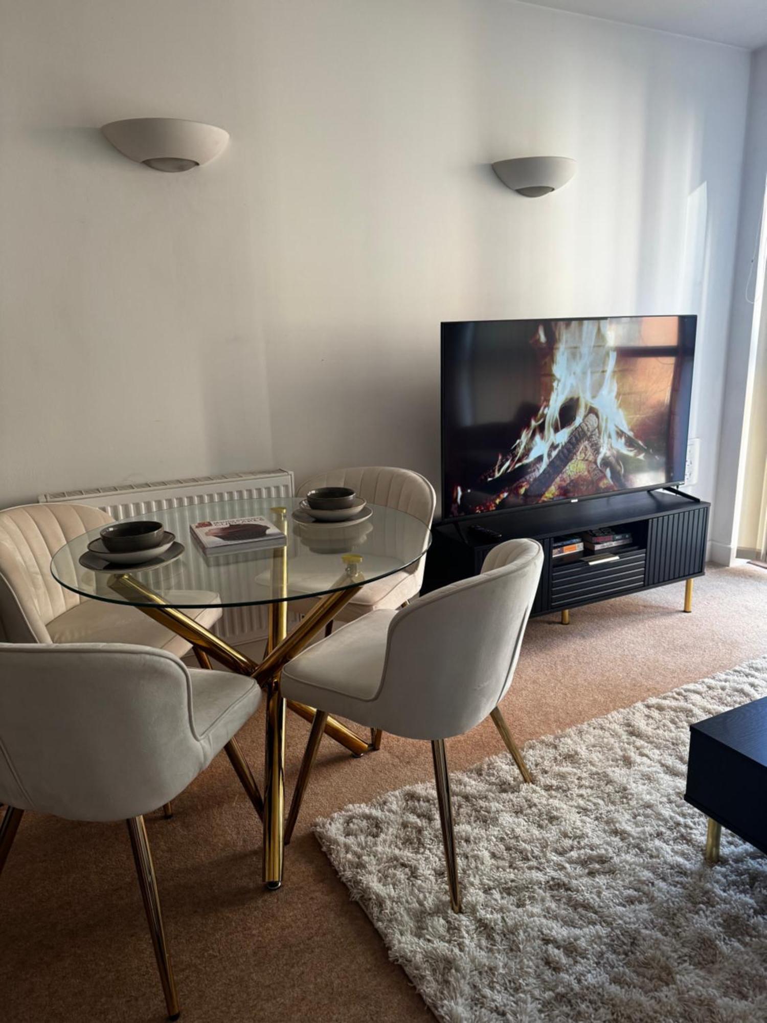 Entire Flat Excel, Ifs Clouds, O2 Arena, Airport *